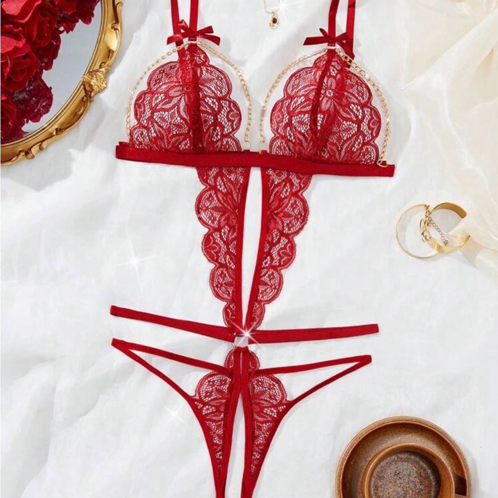 SHEIN Red Lace Strappy Bra Set